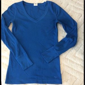 2/$10 ITEM 🚨Victoria’s Secret blue long sleeve, M